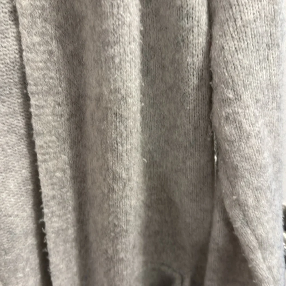 Gap super soft long grey sweater with hood M but fits like a large - Picture 8 of 8